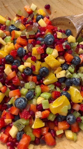 The BEST fruit salad! 🍍 🍓 🍊 This fruit salad is one I make all the time!! Everything’s cut bite size, fresh, and tossed in a little honey lime. It’s light, sweet, and perfect any time of day. It’s best enjoyed the day you make it while everything is fresh and juicy! Ingredients: • 1 cup strawberries • ½ cup oranges • ½ cup pineapple • ½ cup kiwi • 1 cup blueberries • 1 cup pomegranate seeds • ¼ cup honey • Juice of ½ lime #FruitSalad #HealthyEats #EasyRecipes #HealthySnacks #CleanEating