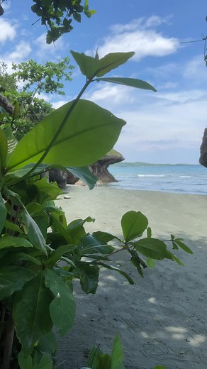 Ganda oh 📍Umbrella Rocks Agno pangasinan Agno, Pangasinan Explore Pangasinan Umbrella Rocks Beach,agno,pangasinan I Love Pangasinan Pangasinan Tourism #agno #Pangasinan #UmbrellaRocks | Wakegidzfpv