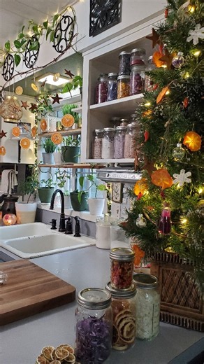 Holly Capelle on Instagram: "Decorating my kitchen for the holidays using the food preservation methods in my new cookbook, PRESERVING THE SEASONS: A Guide to Canned, Jammed, Frozen, Dehydrated, Freeze-Dried, Quick Pickled, and Infused Produce, Herbs and Flowers. I'm using my dehydrated oranges, limes, persimmons, mushrooms, and bell peppers. Freeze-dried peas, purple cabbage, and onions. Naturally dried herbs and flowers. Infused vinegars, salts and sugars. Even canned applesauce is getting in 