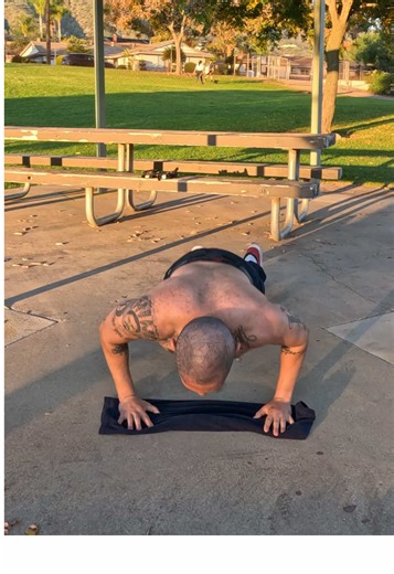 1 PUMP BURPEES (DAY 1) #burpees #fitness #calisthenics #motivation #fyp Full Video On My YouTube Channel: Moses Cuevas