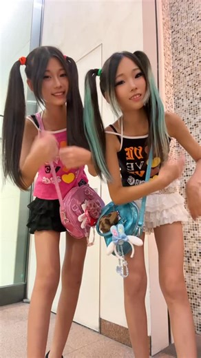 りいあゆ©💖😈 on Instagram: "ランドセル6年目と5年目(^ε^)-☆Chu!! #りいあゆ #小6 #小5 #js6 #js5"