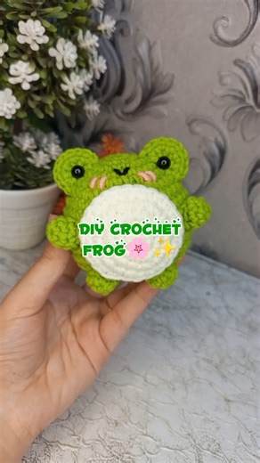 crochet mini frog keychain 🌸✨#crochet #crochetfrog #frogkeychain