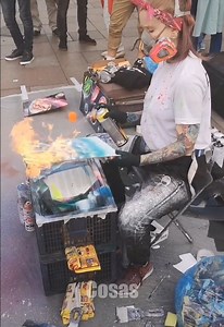 Amazingly fast spray paint artist! 🎨 😳 👍 #tiktok #beautiful | Cosas