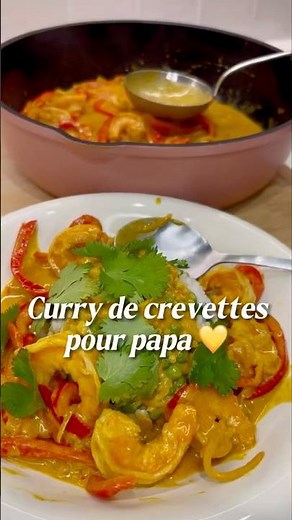 Super simple and comforting coconut milk shrimp curry 💛