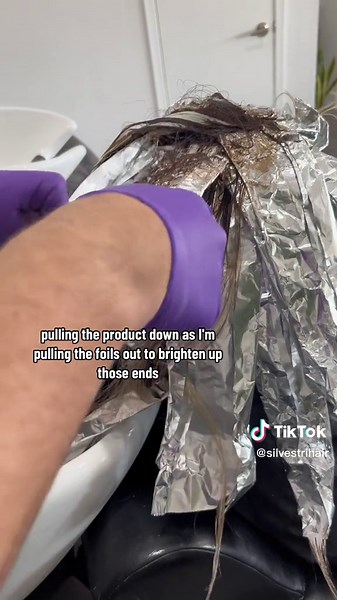 Blonding Tips: Brightening Dark Hair with Saturation for High Lift