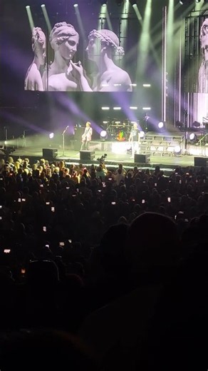 Hearing "Ordinary World" live surrounded by thousands of singing voices was unreal