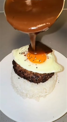 Create a loco moco bowl for the perfect burger steak