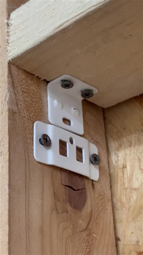 Conectores de esquina para muebles en acero inoxidable — unión firme y rápida
