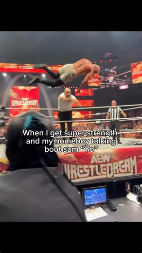 Mugen on Instagram: "Merry chrismuh 🎅 - 日本利用压电地砖将人们的脚步转化为电能。这些地砖能够捕捉行走时产生的动能。当人走在地砖上时，体重和动作会对地砖施加压力，使其产生轻微弯曲，从而形成机械应力。地砖内部的压电材料会将这种应力转化为电能。 每一步都会产生少量电荷，而当成千上万、乃至数百万的脚步不断累积时，就能产生足够的电力，用于驱动发光二极管照明灯、电子显示屏和传感器等设备。在像东京涩谷车站这样人流密集的地方，每天大约有二百四十万次脚步为这一系统提供能量。这些电能可以被储存起来，或立即投入使用，从而减少对传统能源的依赖，支持可持续的城市基础设施建设。这种方式将人们的日常行走转变为一种切实可行的可再生能源。# 日本#知识#事实＃你知道吗#推荐＃技术#实验热门 ＃科技 ＃技术实验热门 ＃创新 ＃技术实验热门 历史 技术实验热门"