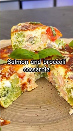 Tender salmon and broccoli casserole in the air fryer with a golden cheesy crust 🥦🐟🧀
