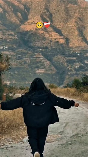 Mishu Choudhary on Instagram: "Pyar ki bheek 🥺❤️‍🩹 Follow / @_hey._mishi . . #reels #alone #broken #sadlines #lines"