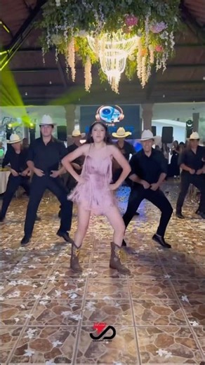 Baile para quinceañera al ritmo de quebradita. JD Agencia de chambelanes #quinceañera #chambelanes