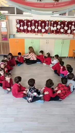 23K views · 260 reactions | Ideia de actividade para trabalhar musicalização e ritmo de forma lúdica e divertida | Mainan edukasi | Facebook