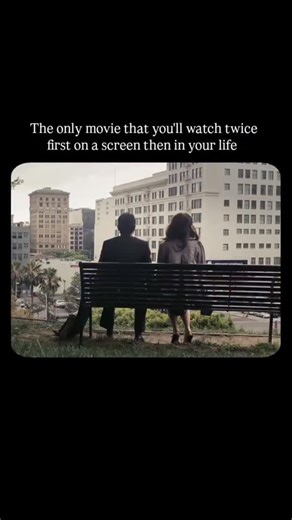 𝐆𝐨𝐥𝐝𝐞𝐧_𝐜𝐮𝐭💗 on Instagram: "500 Days of Summer (2009) is a non-linear romantic drama that deconstructs the idea of the “perfect love story.” The film follows Tom Hansen, a hopeless romantic who falls for Summer Finn, a woman who doesn’t believe in true love, and traces the rise and fall of their 500-day relationship out of order. By jumping between joyful highs and painful lows, the movie shows how memory, expectation, and perspective can distort reality—especially after a breakup. Rath