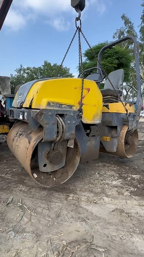 Pak AutoWheels on Instagram: "Road roller unloading process"