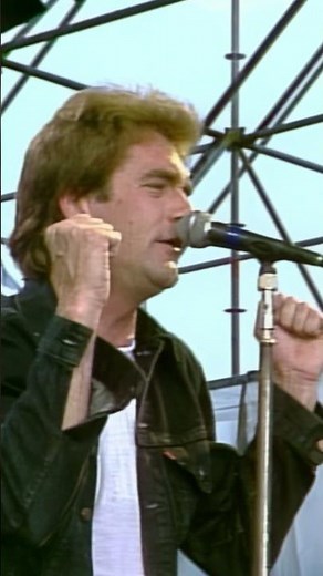 Huey Lewis and the News Bring 80s Energy to Rock am Ring – It’s All Right (1985) #80smusic