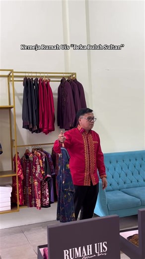 udah punya kemeja dari Rumah Uis? pilihi kemeja abang kak, untuk ukuran bisa kam req atau info lengkap wa admin : 08112773877 alamat toko : jalan jamin ginting no 252A, samping Gbkp km 8 padang bulan medan #rumahuis #averianabarus #kalakakaro #uiskaro