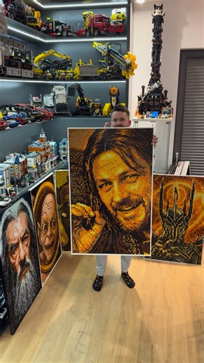 Artur Godlewski on Instagram: "I made Boromir’s „One does not simply” with 10k LEGO pieces! #lego #legoart #lotr #lordoftherings #legolordoftherings"