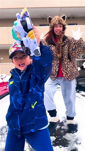 MAO🌺TSUNODA | ❄️❄️❄️ 息子産まれてから初の積雪と 夢のゴジュウジャー最終回… 寒さが苦手過ぎる母も外へ出て 踊ろざる追えなかった…🤣🫶🏽 今朝は雪のせいで水道🚰が止まるという アクシデント…どんな地域なのよ笑笑笑 ただ普段どれだけ便利なのかが分かったね‼️... | Instagram