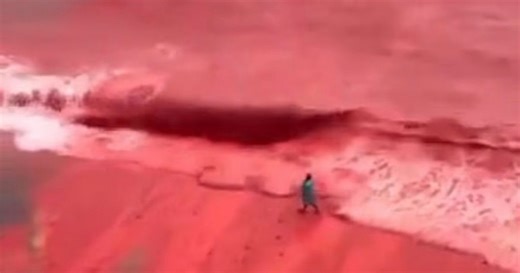 Iran: Rainfall turns the Persian Gulf red at Hormuz Island