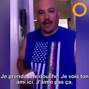 Un père installe une caméra dans la chambre de sa fille pour l'espionner avec son petit ami !