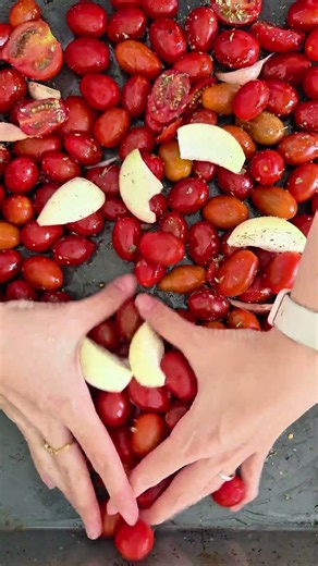 Roasted cherry tomato pasta sauce