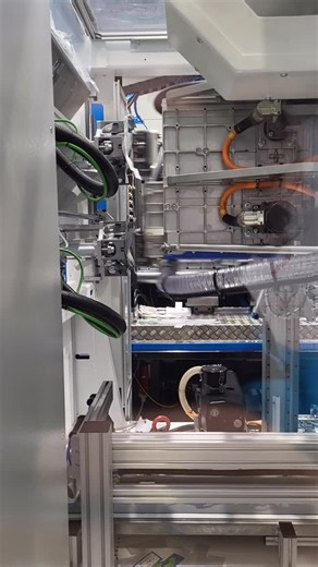 IML for square thin wall containers #campetellarc #industrialrobots #robot #automation #engineering #robotics #injectionmolding #plastics #IML | Campetella Robotic Center