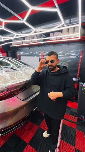 Autofolierung & Scheibentönung on Instagram: "Auto folieren mit Augen zu 😁 #folierung #augenzuunddurch #wraplife #mitliebe #handwerk"