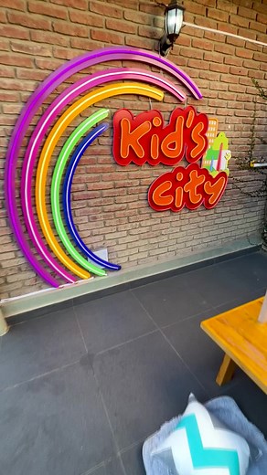 ¡Bienvenidas a Kids City! Un lugar donde el trabajo y la diversión se encuentran. 🌟 Mamá, aquí encontrarás un espacio seguro y lleno de armonía para ti y tus pequeños. 📍 Nos encontramos ubicados en la Av. Juan de la Rosa #1532 antes de llegar a la Beijing y puedes contactarte con nosotros haciendo click en el siguiente enlace https://bit.ly/kidscitycbba o llamando al 59176440007. ¡Te esperamos en nuestra ciudad! #CityKids #MamáEmprendedora #CoworkingConAmor #tranquilidad #desestresparamamá