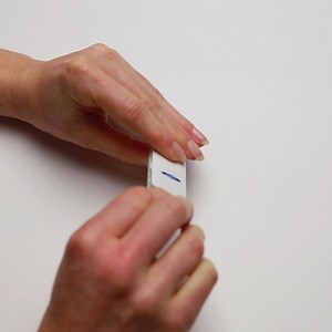 🔋⚡️Batterie-Wechsel bei Novoferm Handsendern Vor einer Woche haben wir Euch hier zum Valentinstag mit einem Herz 💙 aus Novoferm Handsendern begrüßt. ▶ Was aber, wenn die Energie der Steuerung irgendwann nachlässt? ...wie einfach der Batterie-Wechsel bei unseren Handsendern ist, zeigen wir Euch in diesem Video. | Novoferm Deutschland