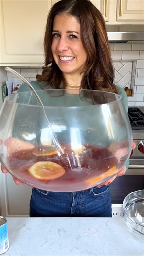 25K views · 57 reactions | Punch Szn!This Rum Punch is fruity, STRONG and not too sweet!RECIPE 1 1/2 c pineapple juice 1 1/2 c orange juice 1 c fresh lime juice 1 cup 100% pomegranate juice 4 ounces grenadine syrup 1 1/2 cups dark rum 1 1/2 cups light rum Pinch freshly grated nutmeg or ground nutmeg Tiny pinch cloves Stir it all together in a great big bowl or pitcher. Serve over ice with a splash of club soda. HAPPY HOLIDAYS! | Well Plated | Facebook