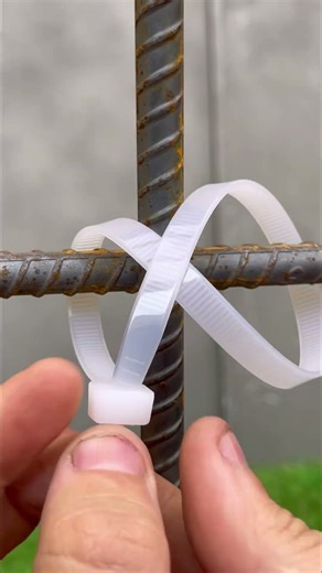 The zip-tie rebar trick 🔩🔥When DIY meets raw engineering. #USA #HackLab #SurvivalBuild
