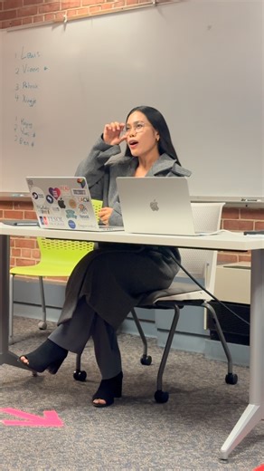 Viann C on Instagram: "Laptop isnt mine btw 😆😂"