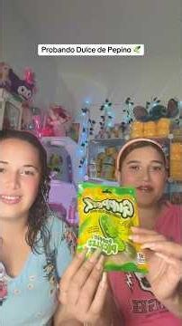 Probamos Dulce 🍭 🥒 #asmr #candy #asmreating #shorts