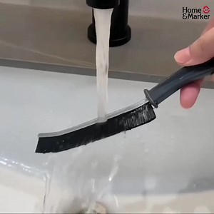 粒 Wenn die Blätter fallen, muss sich kein Schmutz verstecken!  Unsere Bürste erreicht auch schwer zugängliche Ecken mit Leichtigkeit!  Perfekt für die saisonale Grundreinigung! Jetzt kaufen  https://vigoexpress.at/produkt/brush-for-cleaning-corners-crevices-and-other-hard-to-reach-surfaces-finebrush?psh=3i99&pco=3i49&sp=7716i997 | Vigoexpress | Facebook