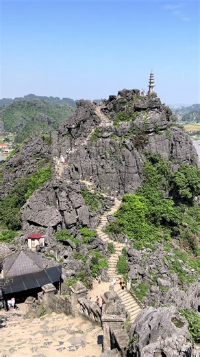 A perfect day in Ninh Binh 🌺⛰️ • Rent a bike • Hang Mia Viewpoint • Ancient Capital • Chef Dungs for lunch • Trang an River boat • Pizza 😝 #ninhbinh #vietnam #backpacking #travel #spending