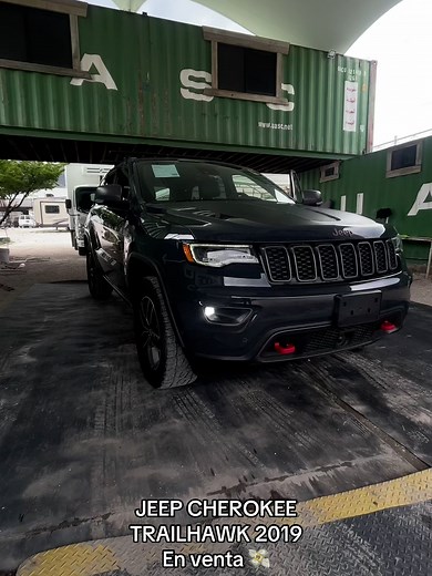 2018 Grand Cherokee Trailhawk V8 HEMI - Luxury and Performance