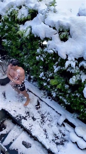 Shirt Off in the Snow – Watch This Ripped Man Brave the Cold -Maksat Artykov #aesthetic #fitness
