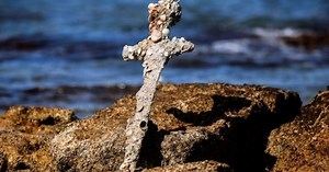 Un buzo encuentra en Israel una espada de 900 años perteneciente a un caballero de las Cruzadas - La Prensa Gráfica