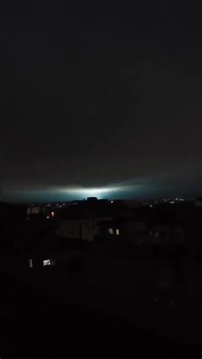 What are the effects of an EMP on humans? An electromagnetic pulse (EMP) is not radioactive, but rather an energy pulse that results from a nuclear explosion or an electromagnetic bomb. What are the health effects of an EMP? EMPs have no known effects on living beings, but they can temporarily or permanently disable electrical and electronic devices.