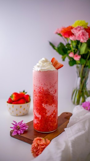Starbucks Strawberry Creme Frappuccino 💌💓🍓 If you love the Starbucks Strawberry Creme Frappuccino, you gotta try making it yourself at home!! It’s so delish and gorgeous and perfect for Valentine’s Day!!💘💌💓 Comment the 🍓 emoji and I’ll DM you the full recipe!! | Katerina Faith