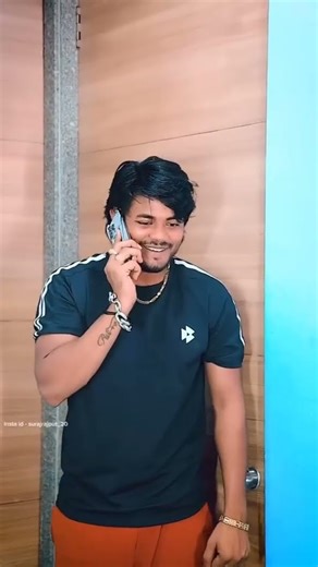 Introducing the "VitalWear SmartBand," a next-generation wearable gadget 🎉Introducing