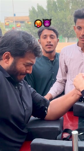 Powerful Arm Wrestling Match Highlights