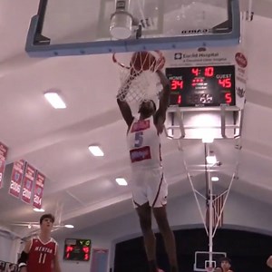 This alley-oop is pure, glorious magic 😍 | Club Roar