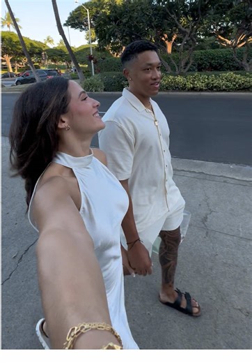 Experience the Beauty of Hawaiian Sunsets