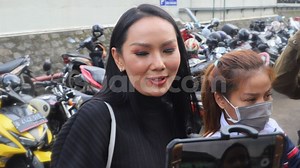 Bagikan Kondisinya Sekarang, Kalina Oktarani Menahan Tangis