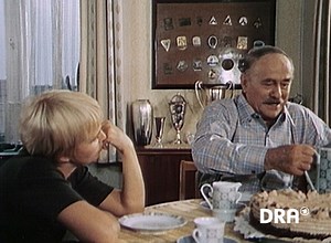 📺 Viertel Neun - Filme aus Ost und West im rbb-Fernsehen Damit hatte der Berliner 🚖 Taxifahrer Eddy Kulecke nicht gerechnet, dass ausgerechnet eine Ohrfeige sein Leben verändern wird. Schalten Sie am Sonnabend um 20:15 Uhr ein, wenn vergnüglich-unterhaltsam aus seinem Alltags- und Liebesleben in "Hallo Taxi!" (1974) erzählt wird. Und gleich im Anschluss der Tele-Lotto-Kurzkrimi 🧐 "Schmidchen klärt auf: Tod im Kofferraum". Vielleicht erinnern Sie sich noch an die beliebte Sendung zur Ziehung d
