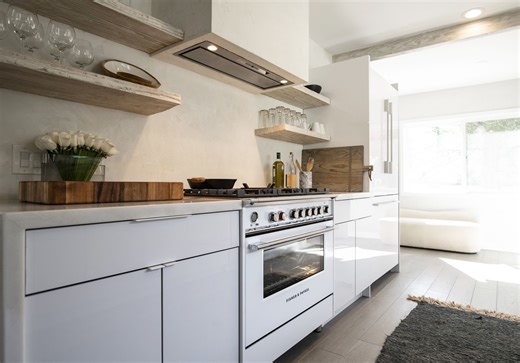 White Appliances Are Making a Comeback in Today's Kitchens