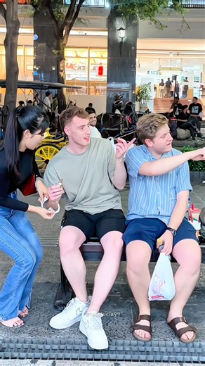 Handcuff boys syok 🤯 #funny #prank #comedy #shortvideo #viralvideo