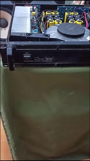 Exploring Electronic Components: Capacitors and Circuits